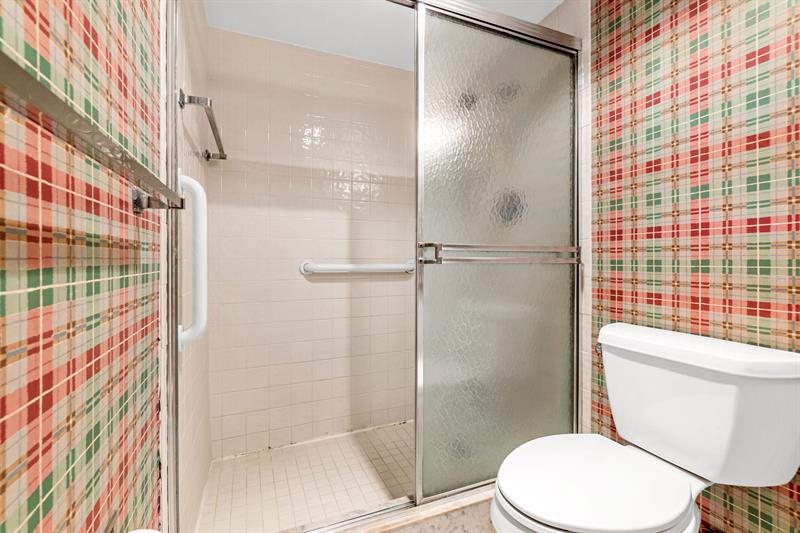 Image 29 of 60 For 750 Ocean Blvd  1002