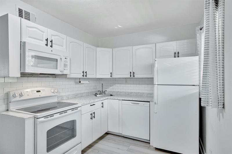 Details for 2741 8th Ave  15, Wilton Manors, FL 33334