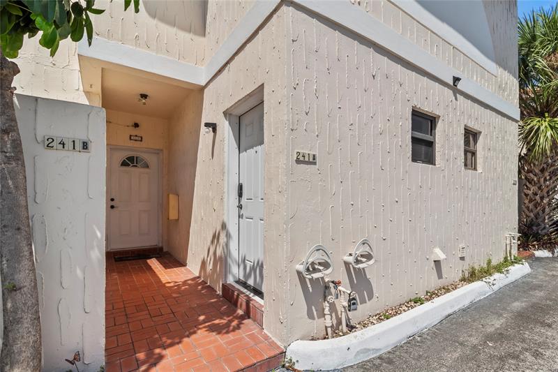 Image 3 of 36 For 241 11th Ave  241a