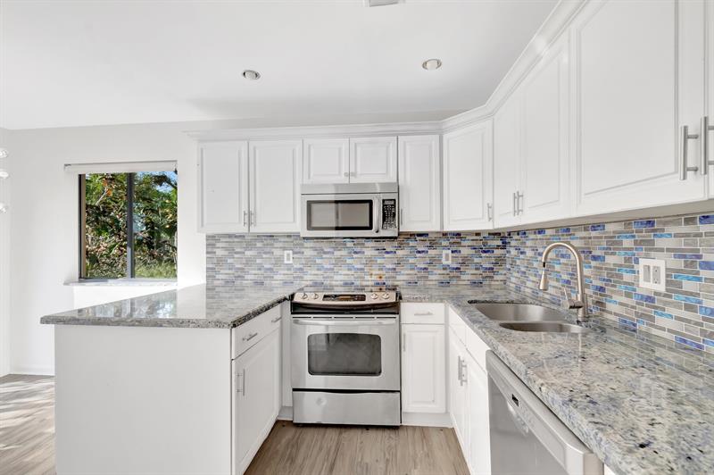 Image 14 of 75 For 5334 Fountains Dr  221