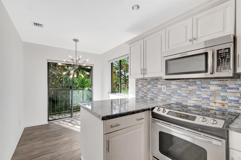 Image 17 of 75 For 5334 Fountains Dr  221
