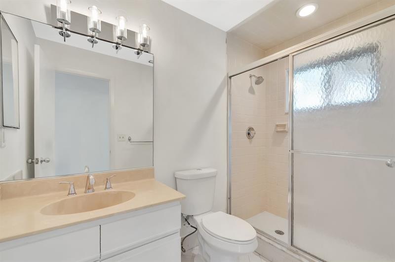 Image 31 of 75 For 5334 Fountains Dr  221