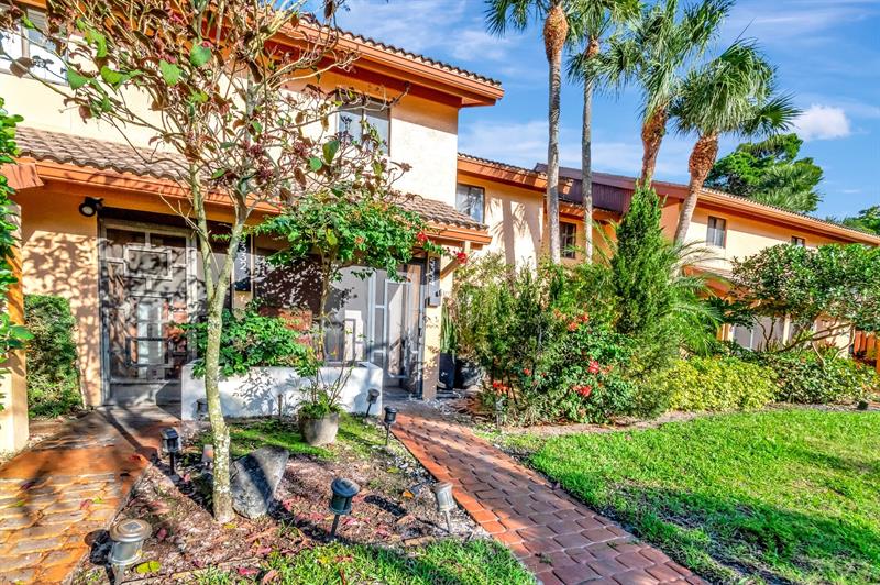Image 4 of 75 For 5334 Fountains Dr  221