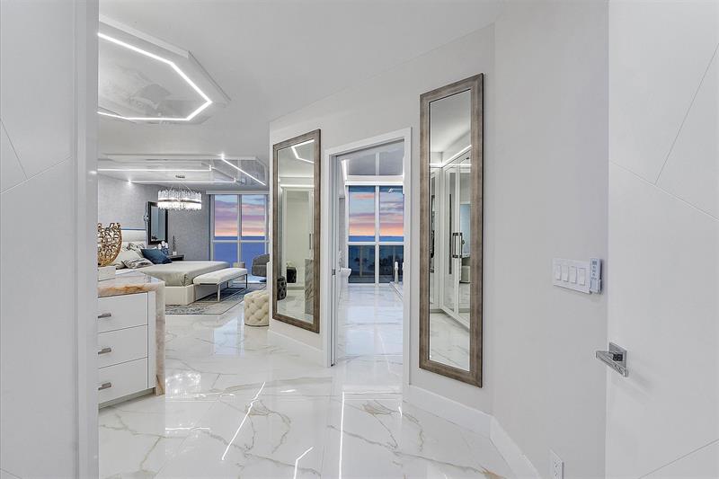 Image 18 of 51 For 3100 Ocean Blvd  1408
