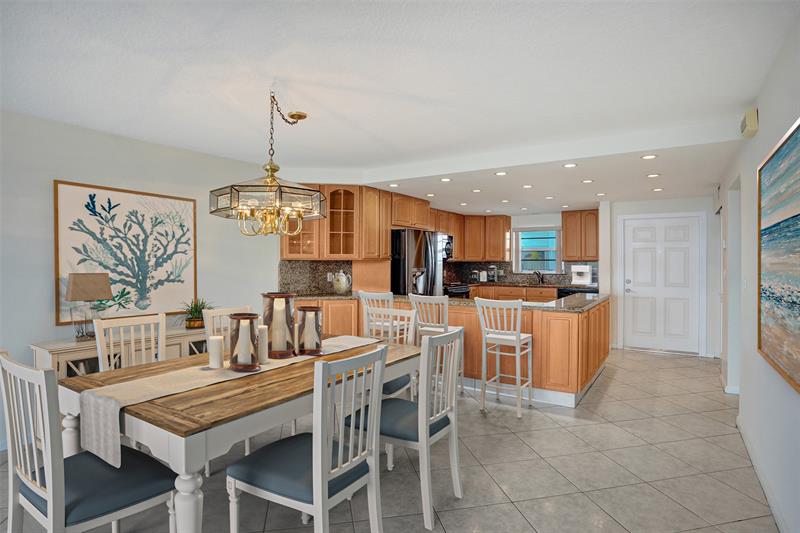 Image 11 of 29 For 3051 48th St  703