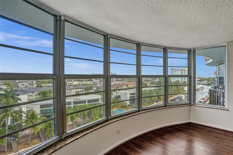 Image 18 of 29 For 3051 48th St  703