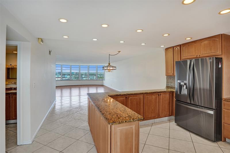 Image 4 of 29 For 3051 48th St  703