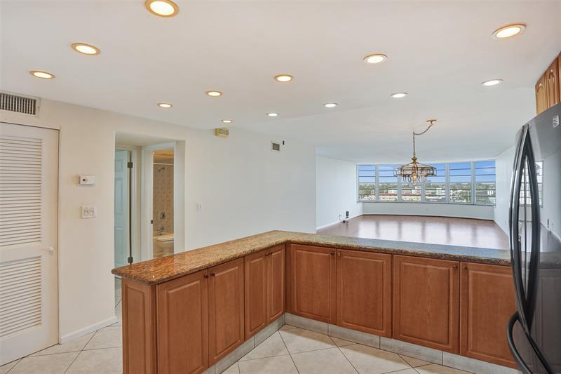 Image 7 of 29 For 3051 48th St  703