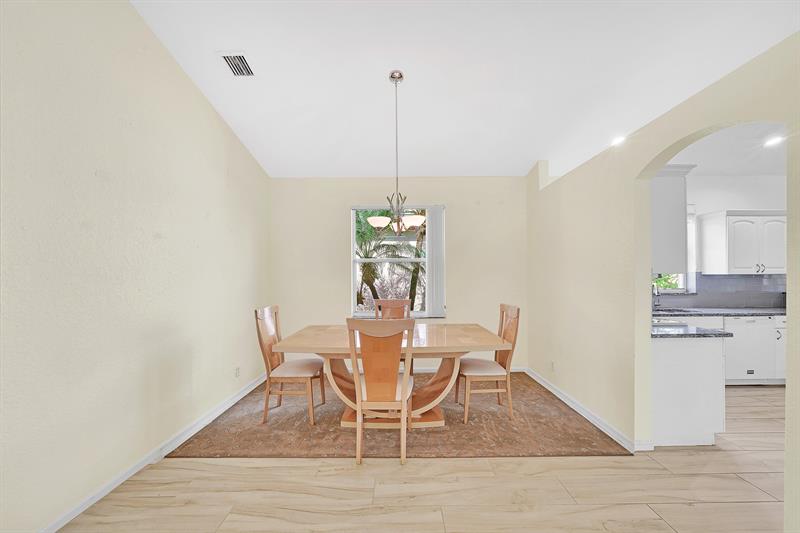 Image 16 of 60 For 10410 Gold Leaf Dr