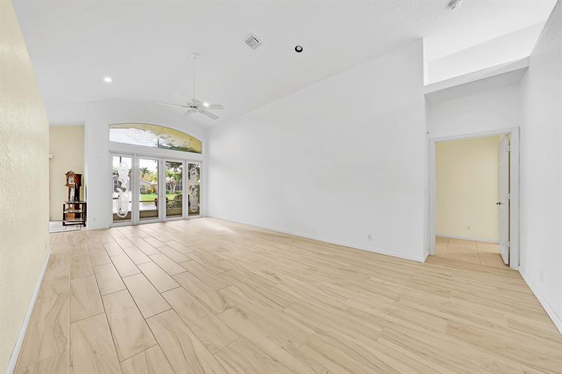 Image 18 of 60 For 10410 Gold Leaf Dr