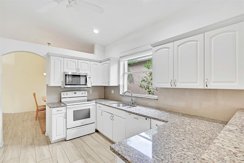 Image 26 of 60 For 10410 Gold Leaf Dr