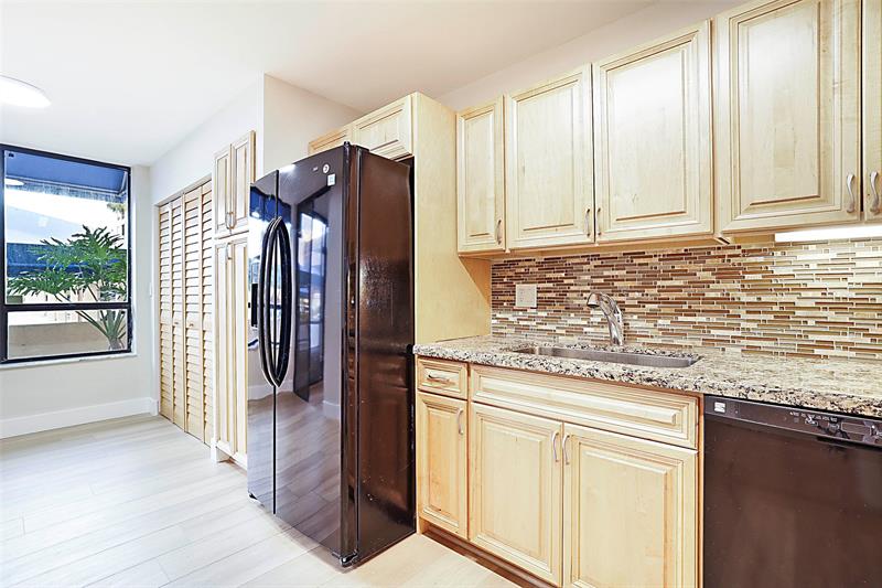 Image 11 of 42 For 7186 Promenade Dr  101