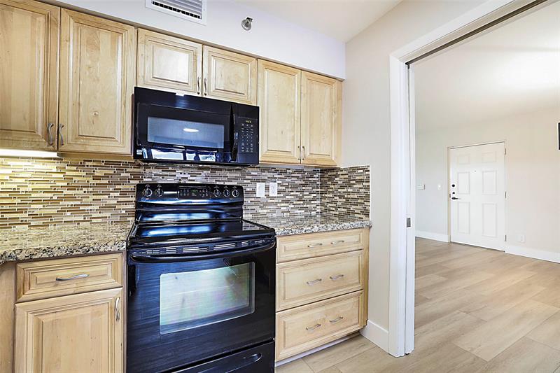Image 17 of 42 For 7186 Promenade Dr  101