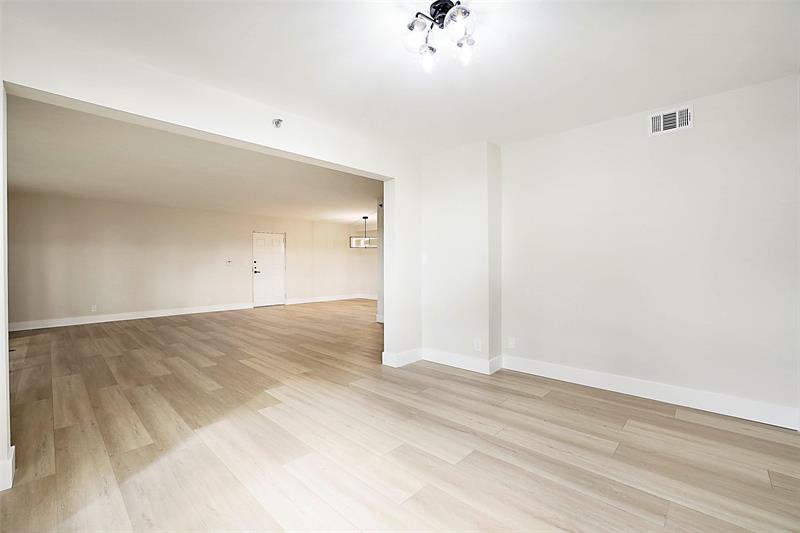Image 20 of 42 For 7186 Promenade Dr  101