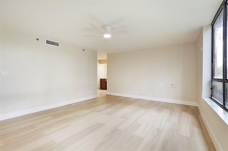 Image 23 of 42 For 7186 Promenade Dr  101
