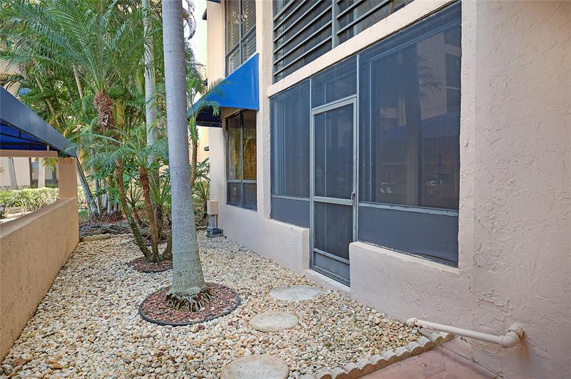 Image 35 of 42 For 7186 Promenade Dr  101