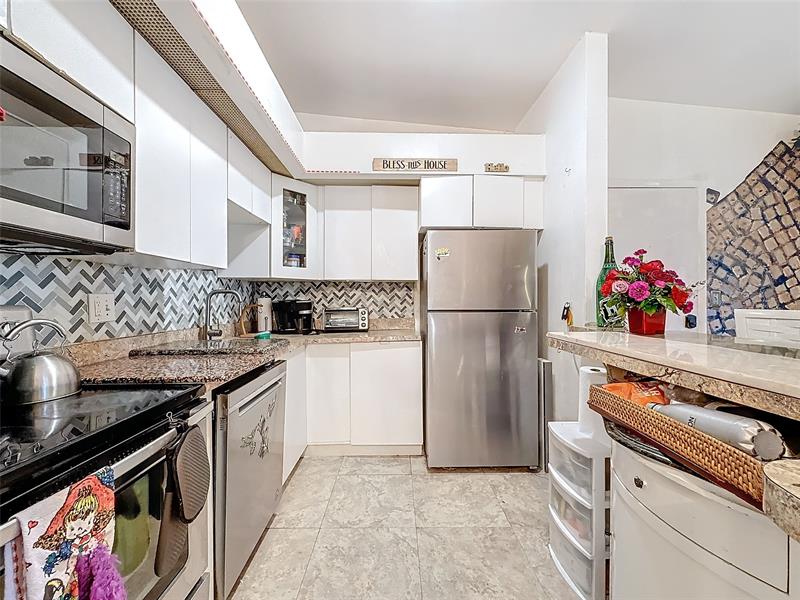 Image 10 of 47 For 10443 Clairmont Cir  203