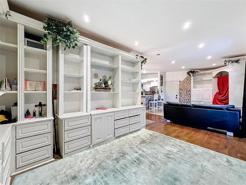 Image 23 of 47 For 10443 Clairmont Cir  203