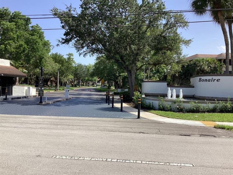 Image 15 of 29 For 7515 79th Ave  311