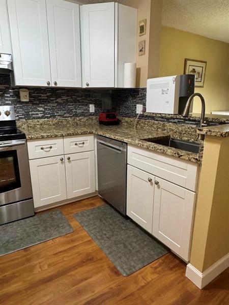 Image 4 of 29 For 7515 79th Ave  311