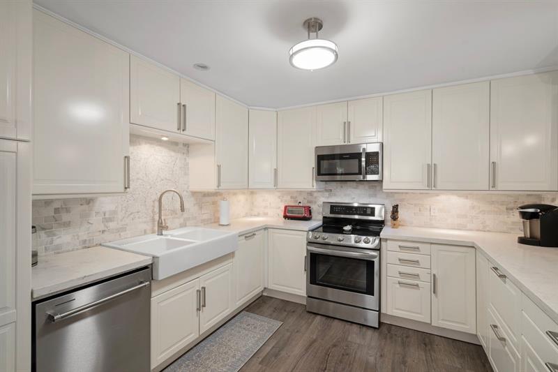 Image 13 of 27 For 401 21st St  