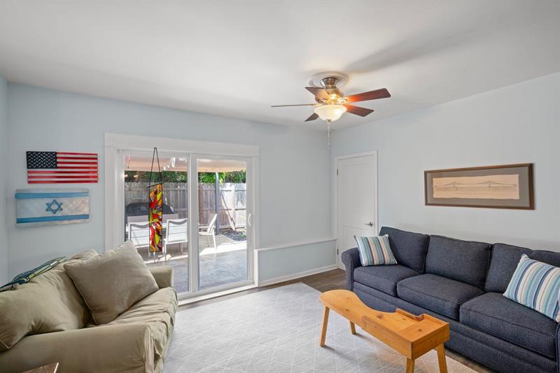 Image 20 of 27 For 401 21st St  