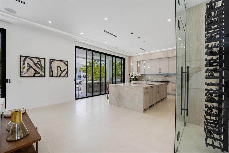 Image 17 of 91 For 948 Banyan Drive