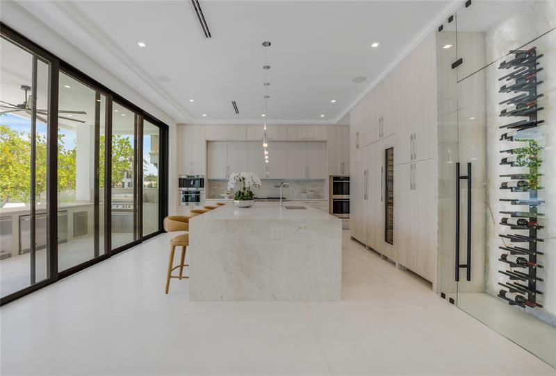 Image 18 of 91 For 948 Banyan Drive