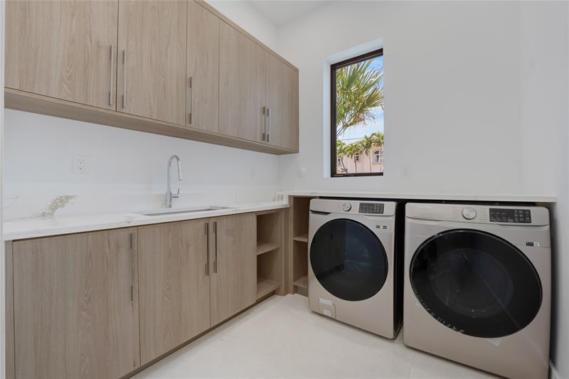 Image 28 of 91 For 948 Banyan Drive