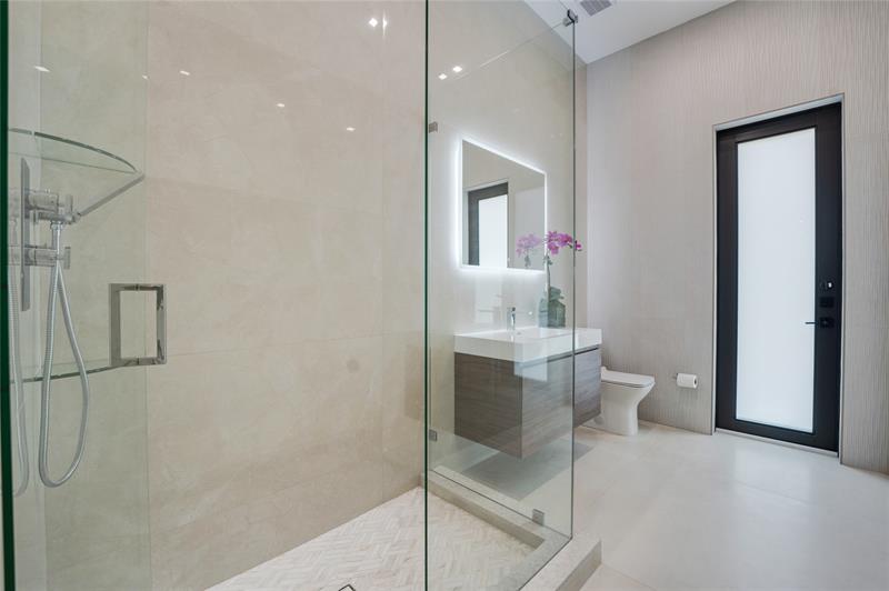 Image 30 of 91 For 948 Banyan Drive