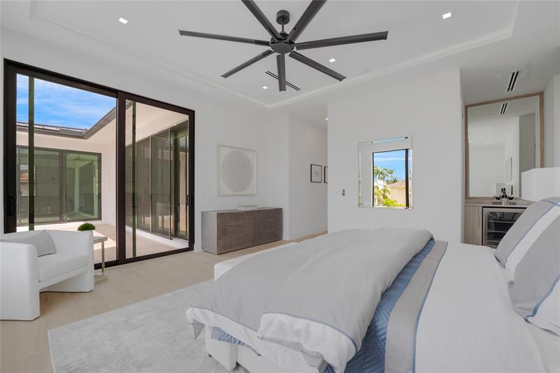 Image 38 of 91 For 948 Banyan Drive