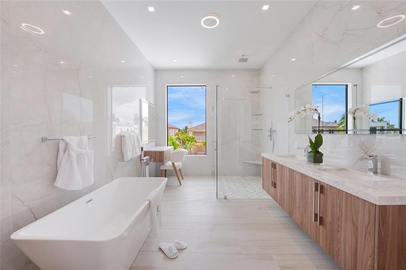 Image 42 of 91 For 948 Banyan Drive