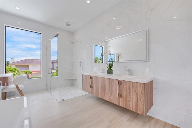 Image 43 of 91 For 948 Banyan Drive