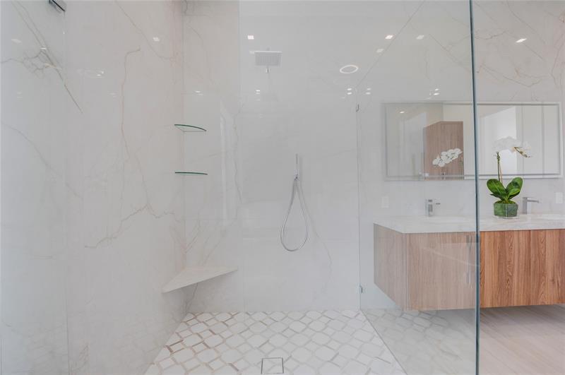 Image 47 of 91 For 948 Banyan Drive
