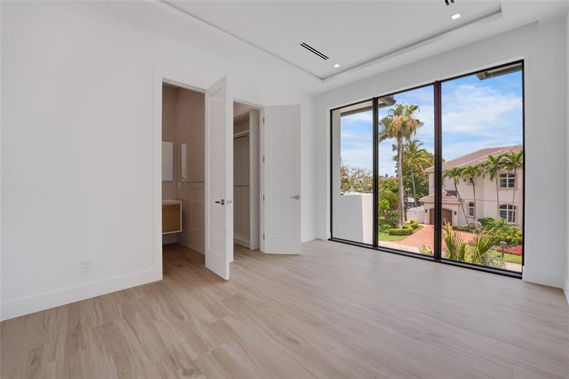 Image 60 of 91 For 948 Banyan Drive