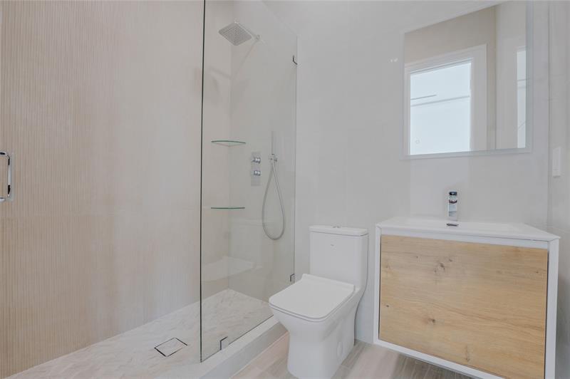 Image 61 of 91 For 948 Banyan Drive