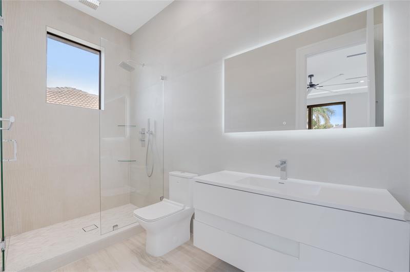 Image 65 of 91 For 948 Banyan Drive