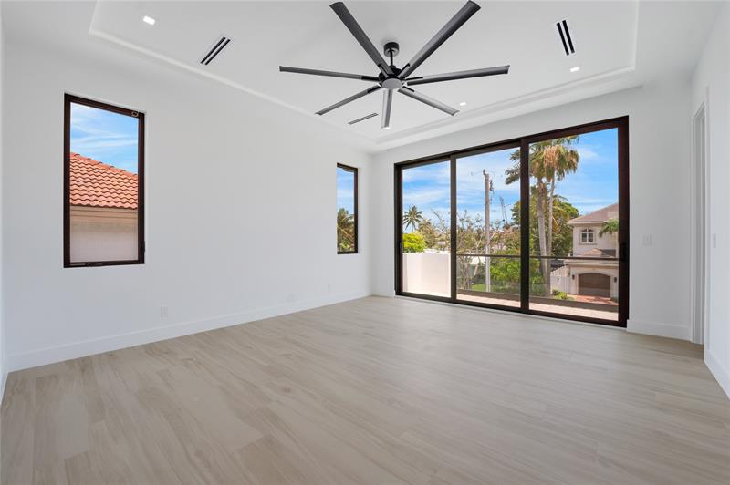 Image 69 of 91 For 948 Banyan Drive