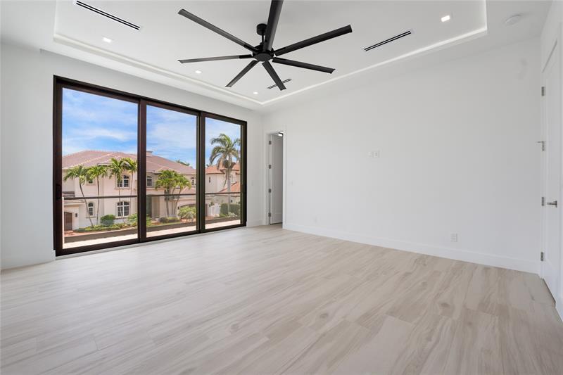 Image 70 of 91 For 948 Banyan Drive