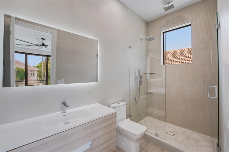 Image 72 of 91 For 948 Banyan Drive