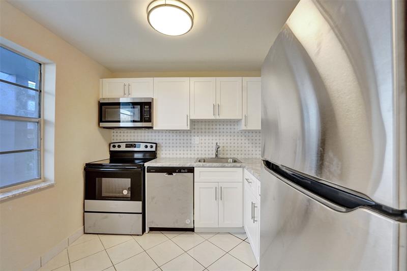 Image 14 of 75 For 7897 Golf Circle Dr  105