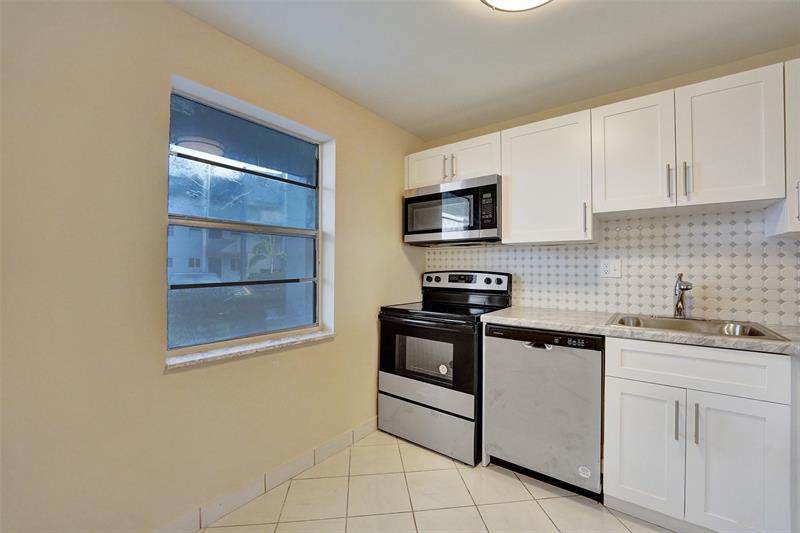 Image 15 of 75 For 7897 Golf Circle Dr  105