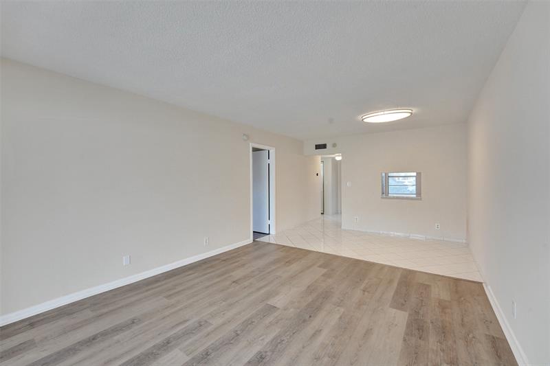 Image 21 of 75 For 7897 Golf Circle Dr  105
