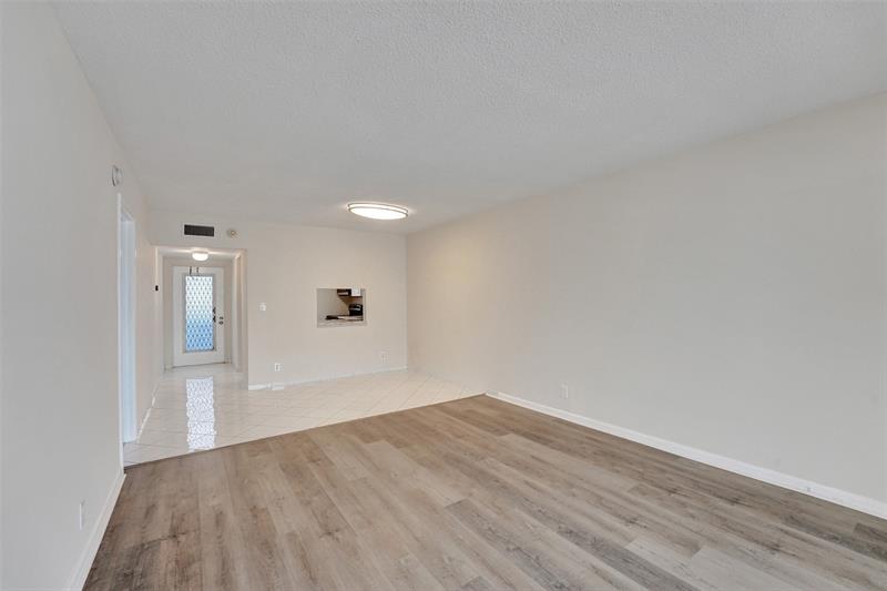 Image 22 of 75 For 7897 Golf Circle Dr  105