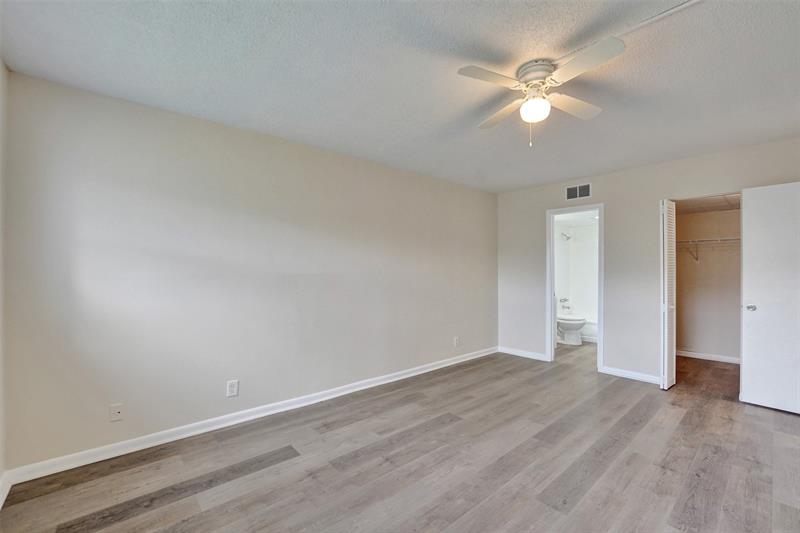 Image 40 of 75 For 7897 Golf Circle Dr  105