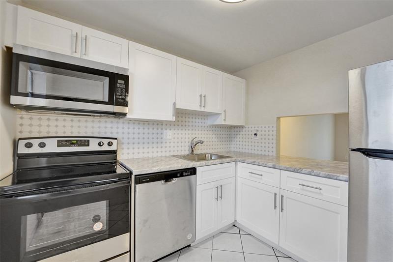 Image 7 of 75 For 7897 Golf Circle Dr  105