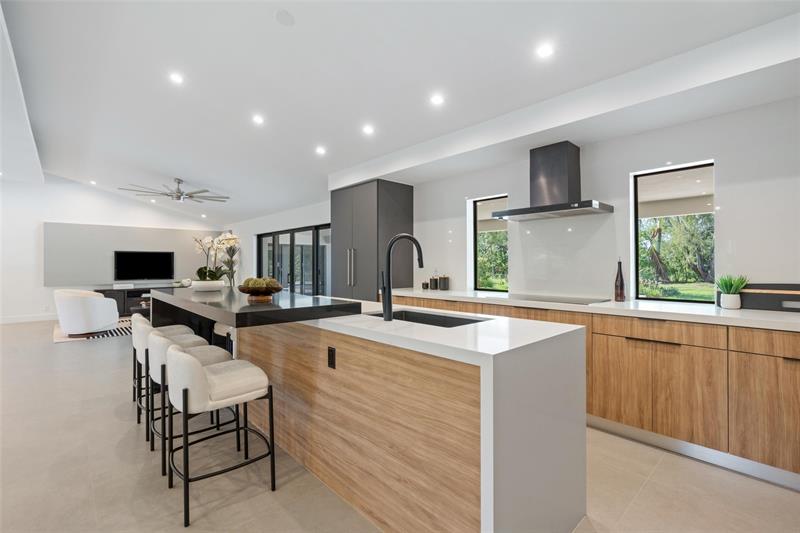 Image 13 of 43 For 15901 54 Place