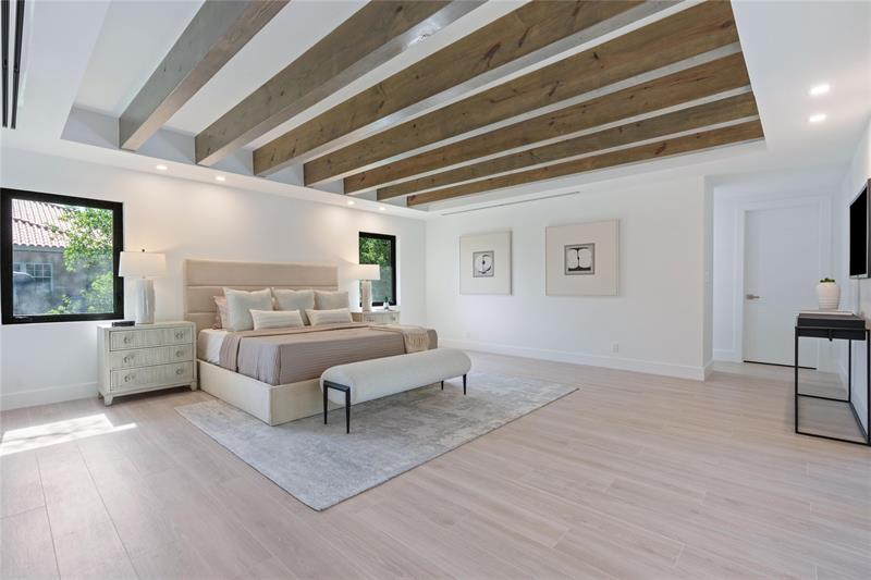 Image 21 of 43 For 15901 54 Place