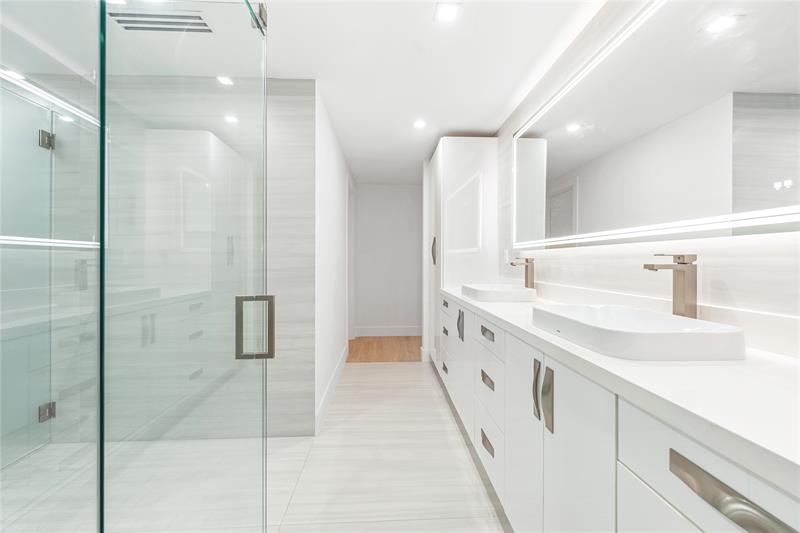 Image 23 of 43 For 15901 54 Place