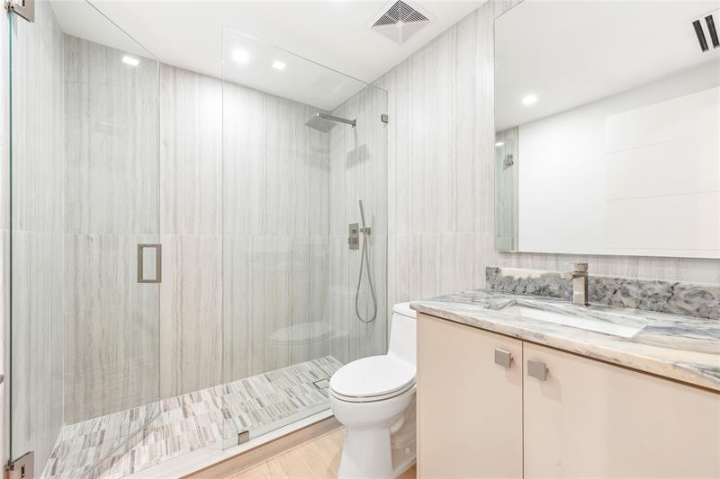 Image 30 of 43 For 15901 54 Place